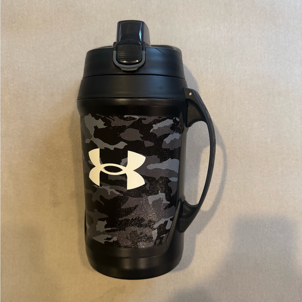 Under Armour Black and Gray Camo Jug